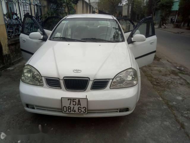 Xe Daewoo Lacetti đời 2005, màu trắng xe gia đình