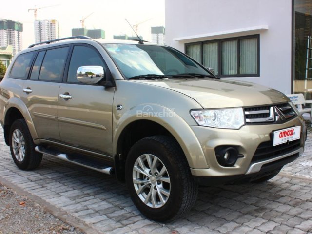 Bán xe Mitsubishi Pajero Sport 3.0 AT đời 2016, màu vàng odo lướt 10000km