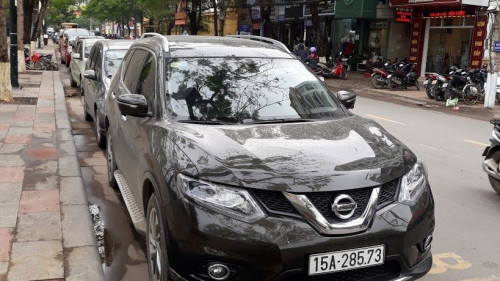 Bán xe Nissan X trail 2.5SV AT sản xuất 2016, giá 990tr