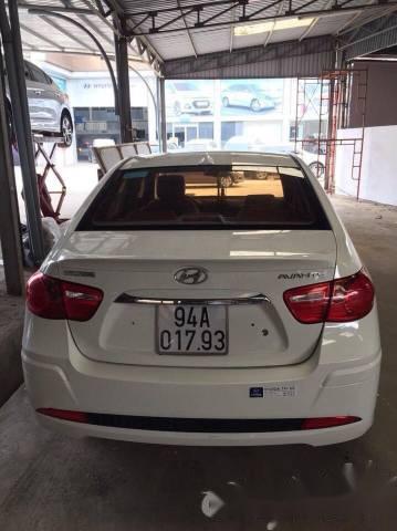 Cần bán lại xe Hyundai Avante 2015, màu trắng, giá tốt