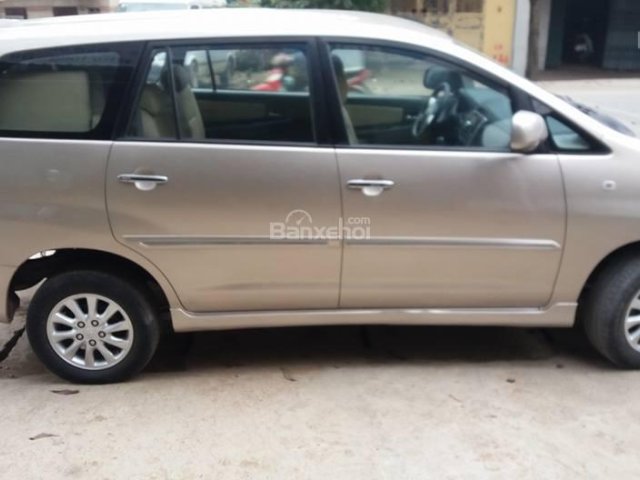 Chính chủ bán Toyota Innova E SX năm 2013 màu nâu vàng cực đẹp, cực chất. Lh điện thoại: 0983290358