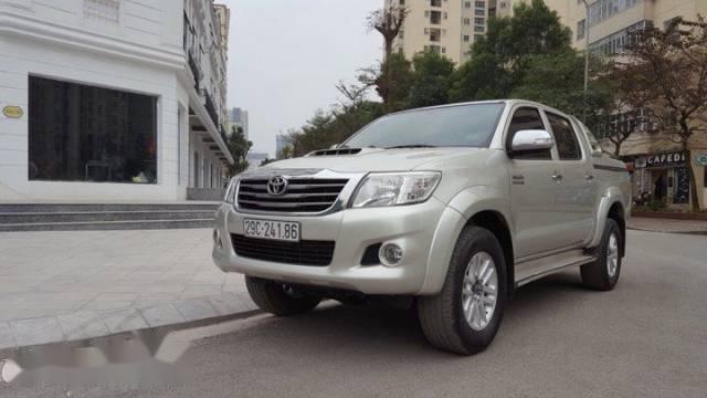 Bán xe Toyota Hilux 3.0G 4x4 MT đời 2013, màu bạc