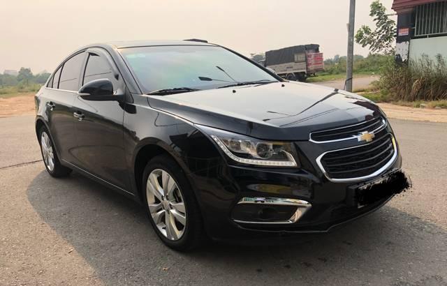 Bán xe Chevrolet Cruze LTZ 1.8AT đời 2017, màu đen như mới, giá 569tr