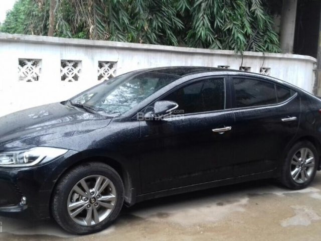 Cần bán xe Hyundai Elantra 1.6 2016 màu đen, chính chủ