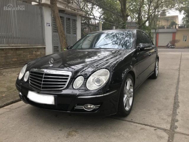 Bán xe Mercedes E200 đời 2008, màu đen, đi đúng 11 vạn