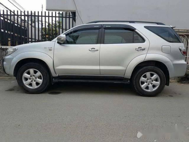 Chính chủ bán ô tô Toyota Fortuner năm sản xuất 2009, màu bạc