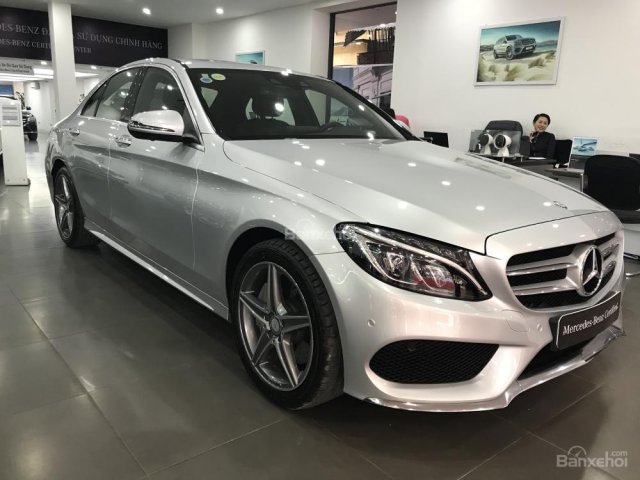 Bán xe Mercedes C300 AMG đăng ký năm 2017, màu bạc đẹp như xe mới