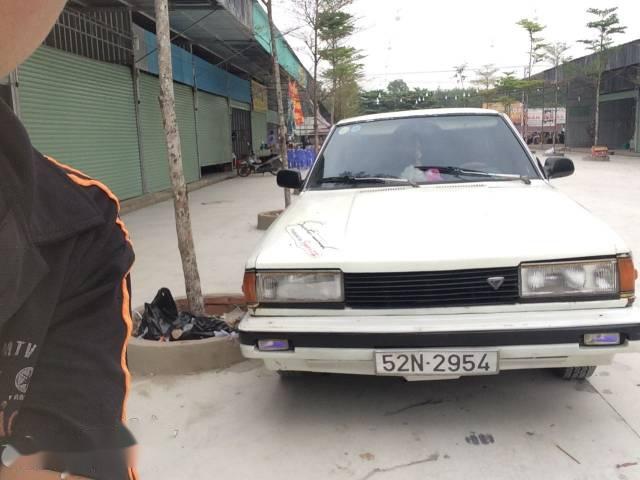 Bán xe Nissan Bluebird đời 1986, màu trắng