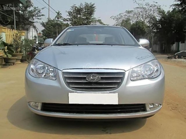 Cần bán Hyundai Elantra đời 2009, màu bạc còn mới