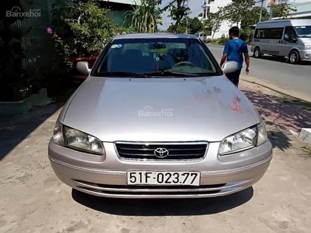 Cần bán gấp Toyota Camry đời 2001, xe gia đình