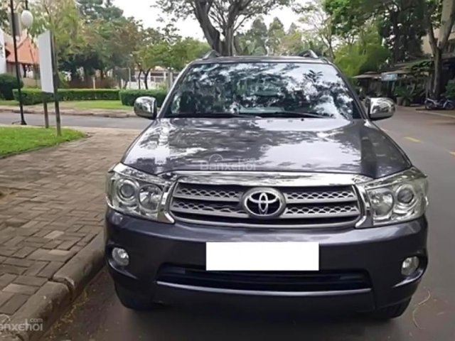 Cần bán lại xe Toyota Fortuner 2.7V 4x4 AT đời 2009, màu xám chính chủ