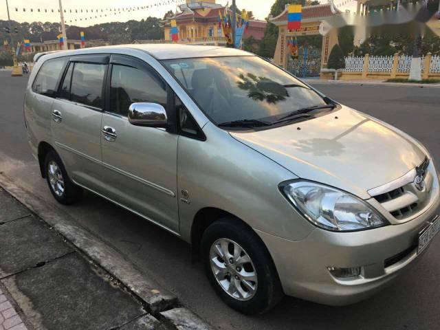 Bán Toyota Innova G sản xuất 2006, màu bạc xe gia đình