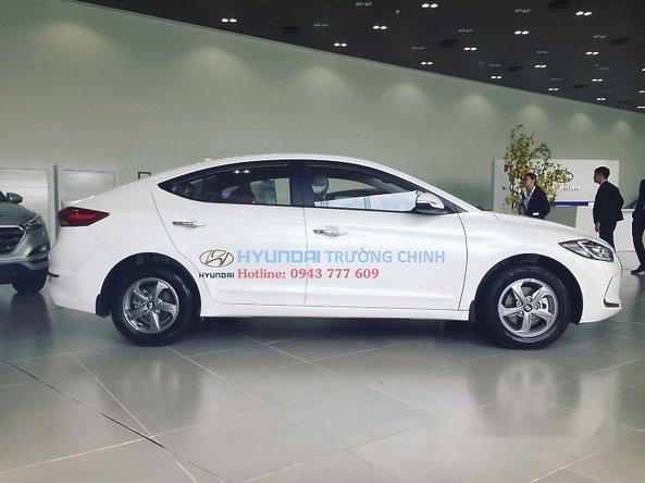 Bán Hyundai Elantra năm sản xuất 2018, màu trắng