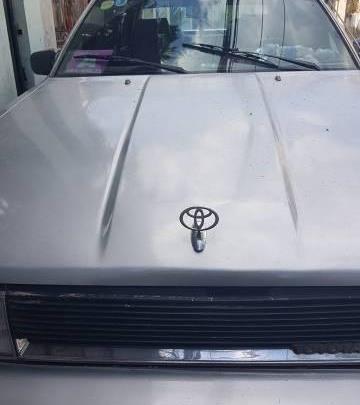 Bán xe Toyota Camry năm sản xuất 1986, màu bạc chính chủ giá cạnh tranh