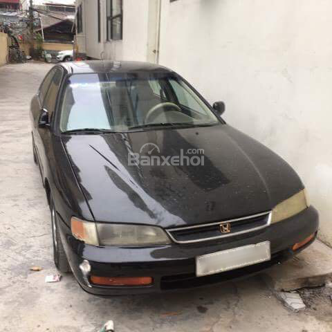 Cần bán gấp Honda Accord AT năm 1995, màu đen, nhập khẩu nguyên chiếc xe gia đình, giá chỉ 160 triệu