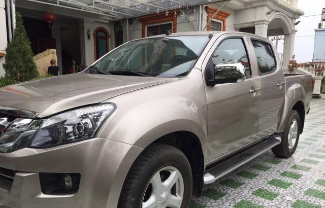 Bán xe Isuzu Dmax 2016, màu vàng cát