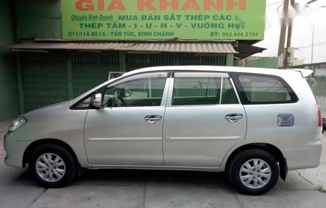 Bán Toyota Innova G năm sản xuất 2011, màu bạc  