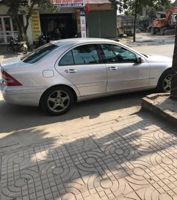 Bán Mercedes C200 đời 2002, màu bạc