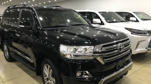 Cần bán xe Toyota Land Cruiser 4.6 AT sản xuất năm 2018, màu đen, xe nhập