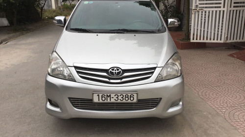 Bán Toyota Innova 2.0 AT đời 2008, màu bạc  