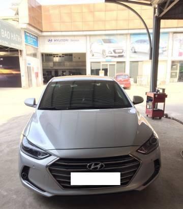 Bán Hyundai Elantra 2.0AT đời 2016, màu bạc 