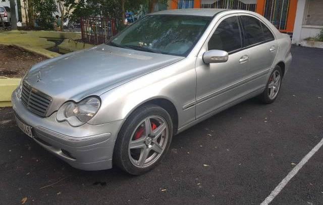 Chính chủ bán Mercedes C200 đời 2001, màu bạc, xe nhập