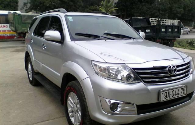 Bán ô tô Toyota Fortuner đời 2013, màu bạc  