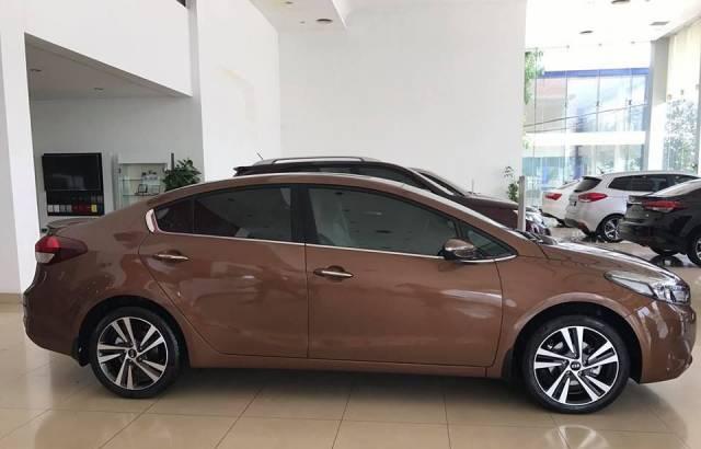 Cần bán Kia Cerato năm 2018, màu nâu