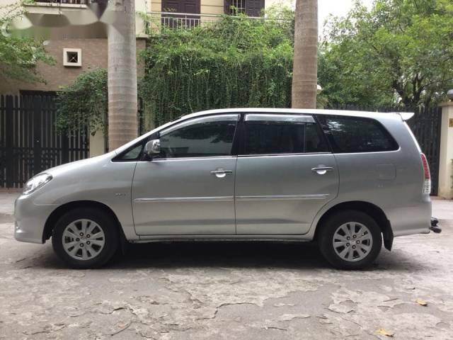 Bán ô tô Toyota Innova G đời 2011, màu bạc, giá tốt