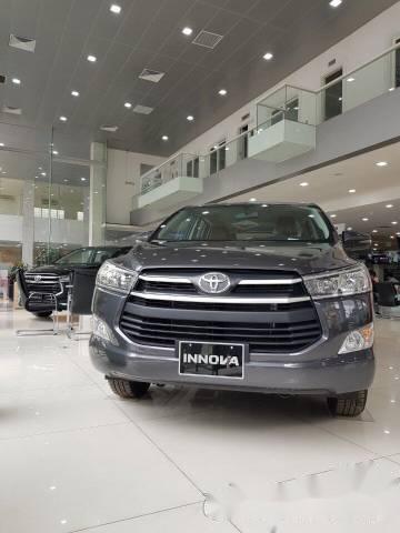 Cần bán xe Toyota Innova E đời 2018