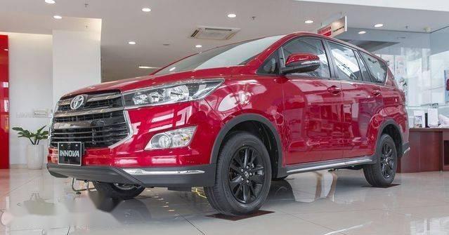 Cần bán xe Toyota Innova sản xuất 2018, màu đỏ, giá tốt