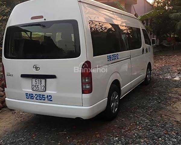 Bán xe Toyota Hiace sản xuất năm 2013, màu trắng, nhập khẩu nguyên chiếc