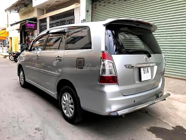 Cần bán lại xe Toyota Innova 2.0 E sản xuất 2013, màu bạc