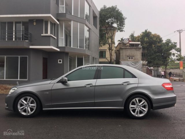 Bán xe Mercedes E250 đời 2010 màu xám ghi, giá cực tốt, xe cực đẹp