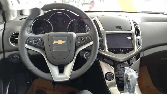 Bán Chevrolet Cruze LTZ đời 2017, màu đen, giá tốt