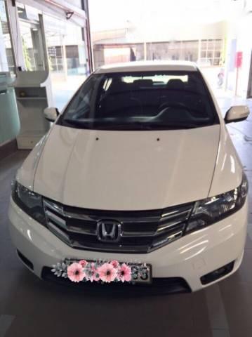 Cần bán lại xe Honda City 1.5AT sản xuất 2014, màu trắng