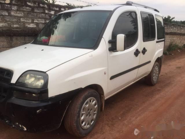 Cần bán Fiat Doblo đời 2003, màu trắng