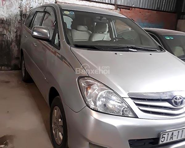 Cần bán Toyota Innova G đời 2010, màu bạc