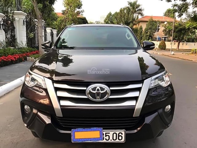 Cần bán gấp Toyota Fortuner 2.4G 4x2 MT đời 2017, màu nâu, xe nhập