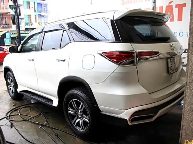 Bán xe Toyota Fortuner 2.7V 4x2 AT năm 2017, màu trắng, nhập khẩu 