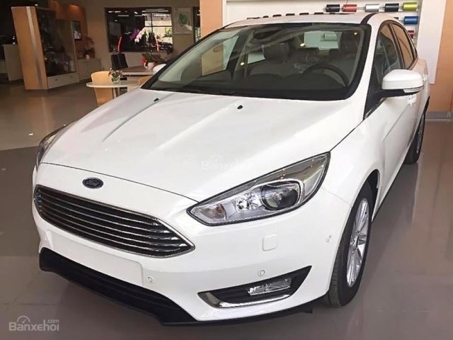 Bán xe Ford Focus Trend Ecoboost đời 2017, màu trắng, giá 619tr