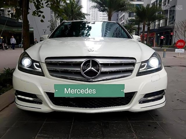 Bán ô tô Mercedes C200 Avantgarde đời 2012, màu trắng