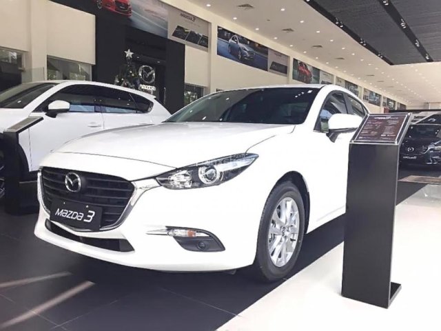 Bán xe Mazda 3 1.5 AT năm 2018, màu trắng