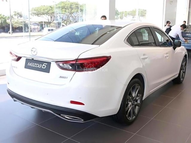 Cần bán xe Mazda 6 2.0L Premium năm 2018, màu trắng