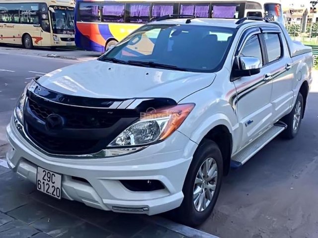 Bán Mazda BT 50 2.2 AT năm 2015, màu trắng, nhập khẩu