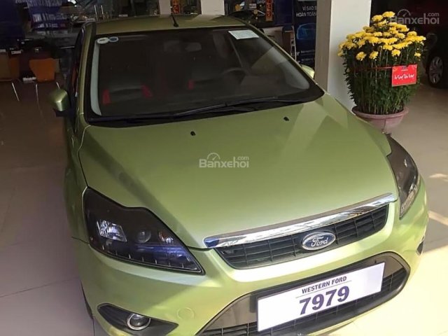 Bán Ford Focus 2.0 AT 2010, màu xanh lam xe gia đình, giá 395tr