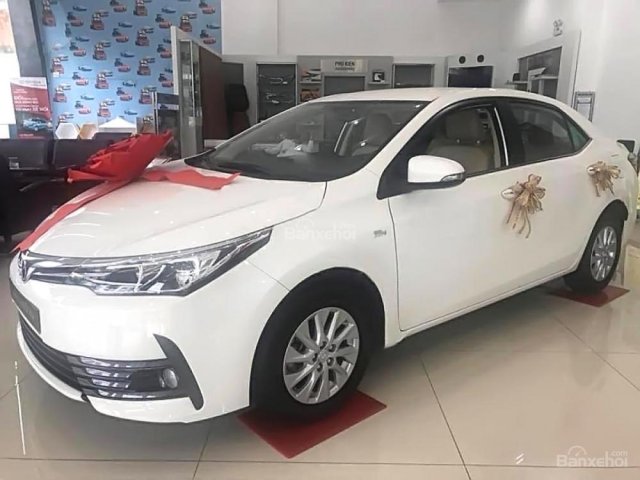 Bán xe Toyota Corolla Altis đời 2018, màu trắng, giá tốt