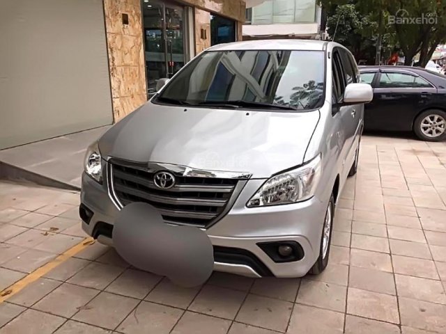 Cần bán Toyota Innova MT năm 2014, màu bạc