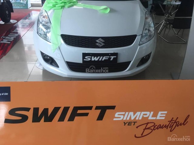 Bán Suzuki Swift màu trắng sản xuất 2017, xe đẹp xuất sắc, mới 100%