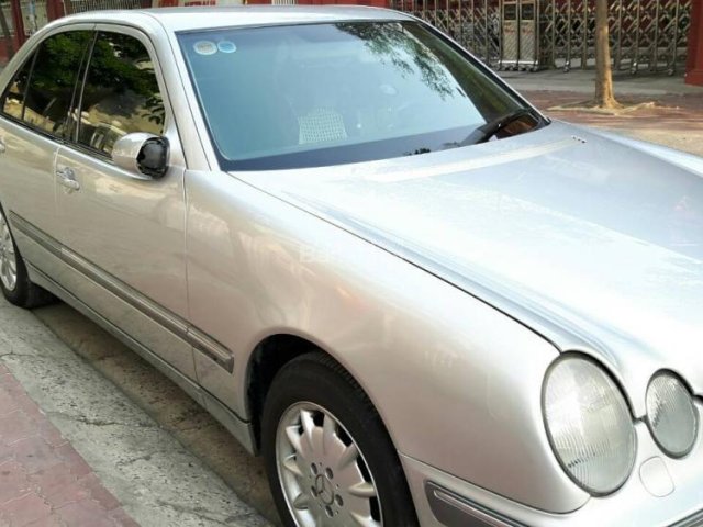 Bán ô tô Mercedes E240 2002, màu bạc, 230 triệu, chính chủ